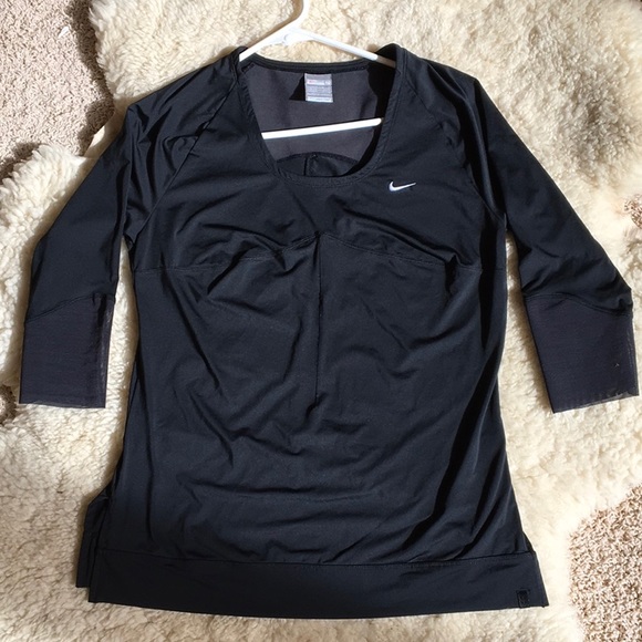Nike Tops - Workout in 3/4 sleeve Nike Fit Dry with mesh.EUC
